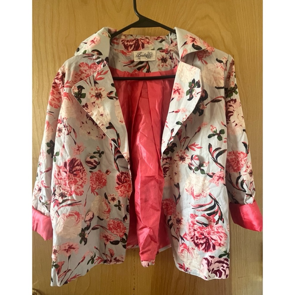 Pink and White Floral Blazer with 3/4 Sleeves
